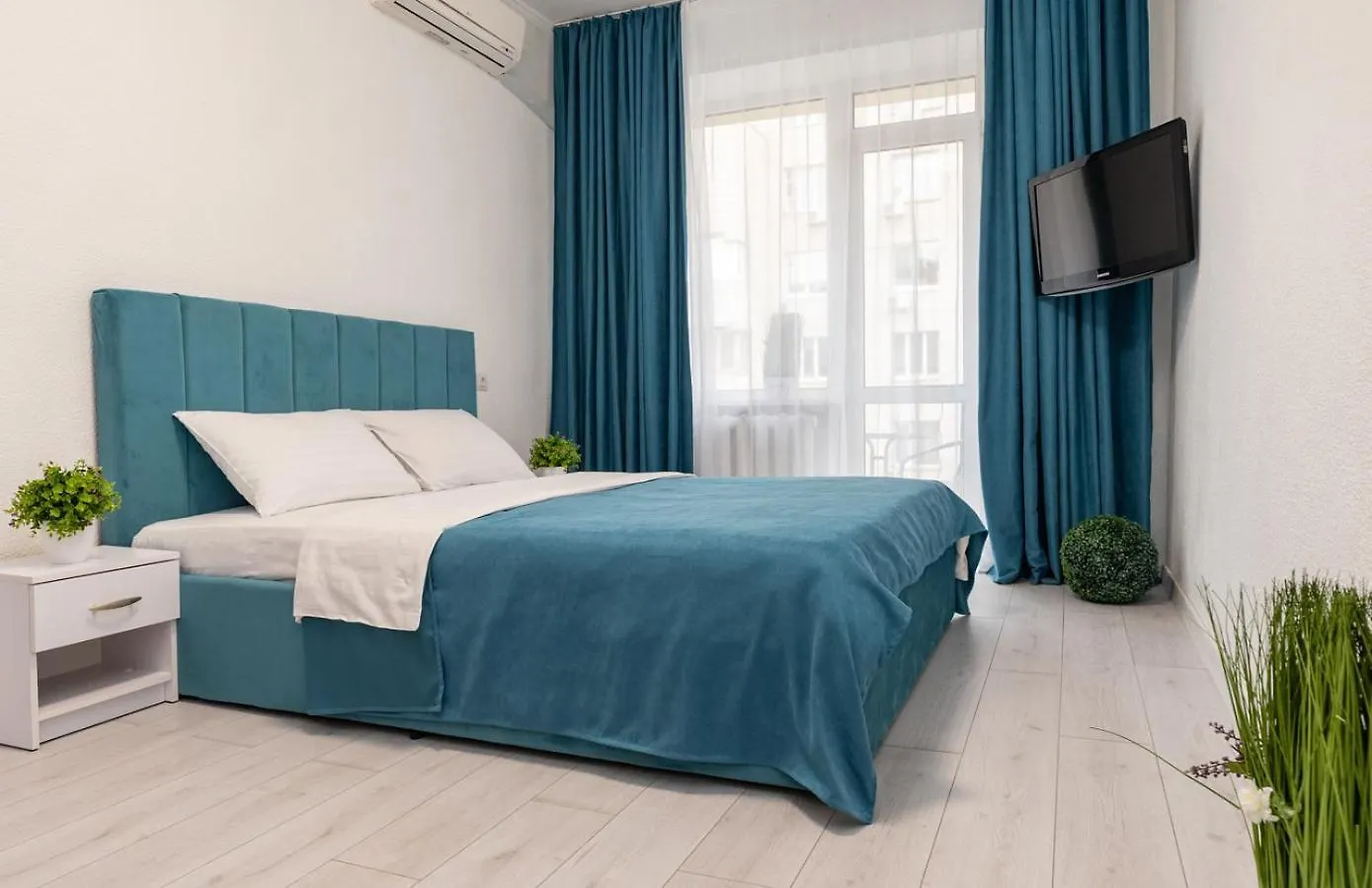 Kontakt z Maidan Khreschatyk 4 Street Blue